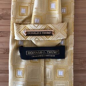 Donald J Trump Collection Light Gold Silk Tie!